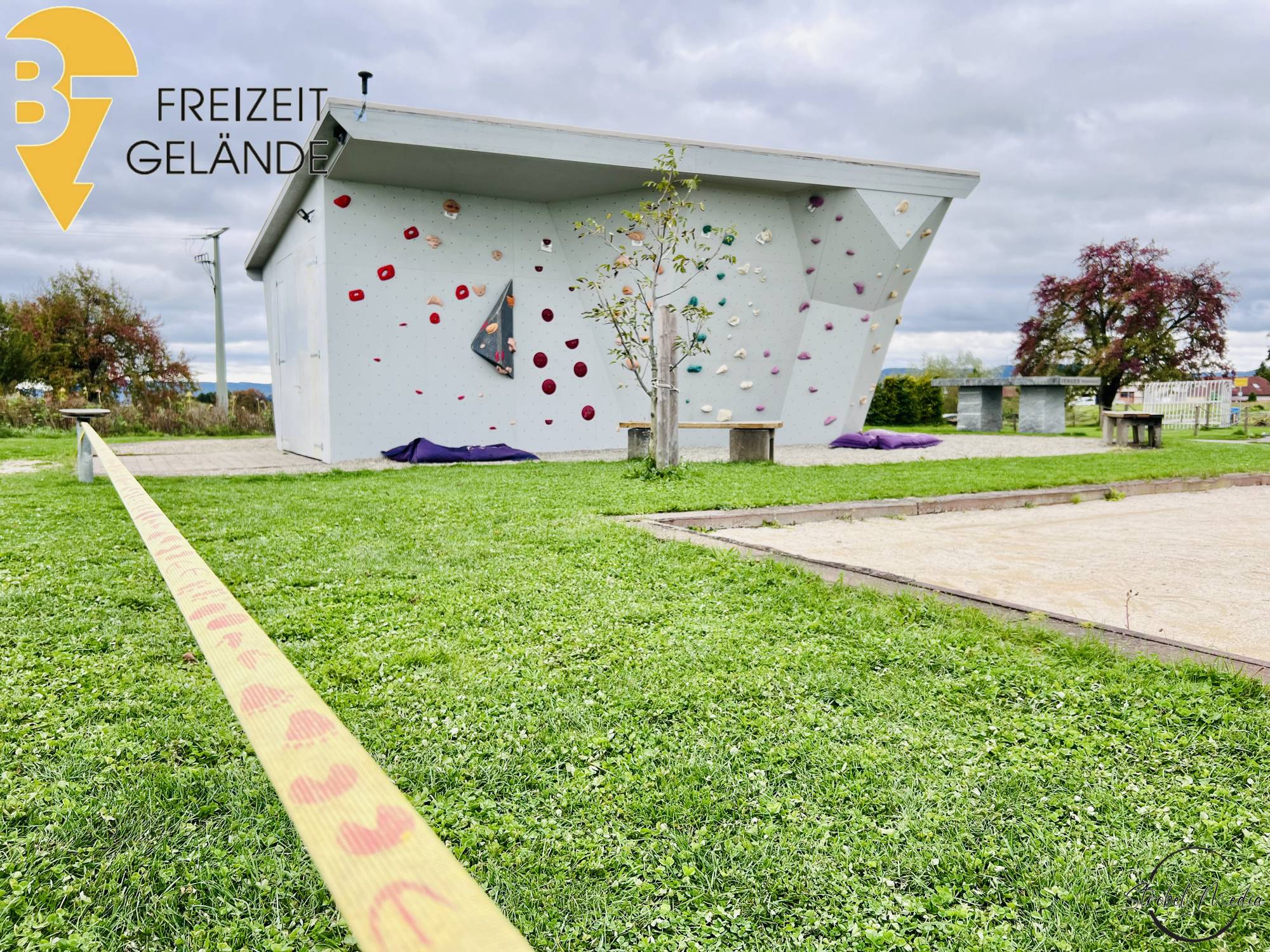 B7 Platz–Bickelsberger-Sport-und-Freizeiteinrichtung-Boulderwand & Slackline