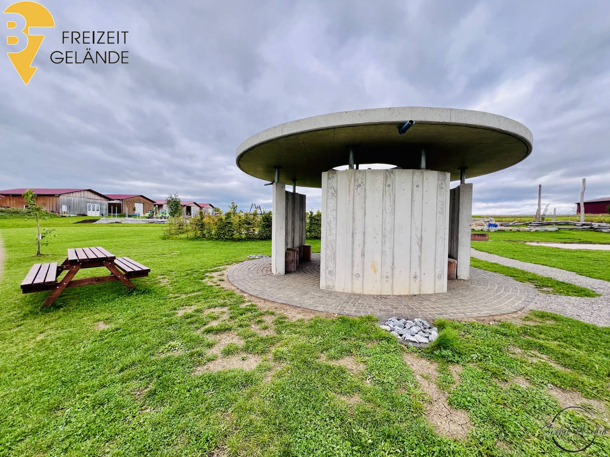 B7 Platz–Bickelsberger-Sport-und-Freizeiteinrichtung-Grillpavillion Ansicht von außen