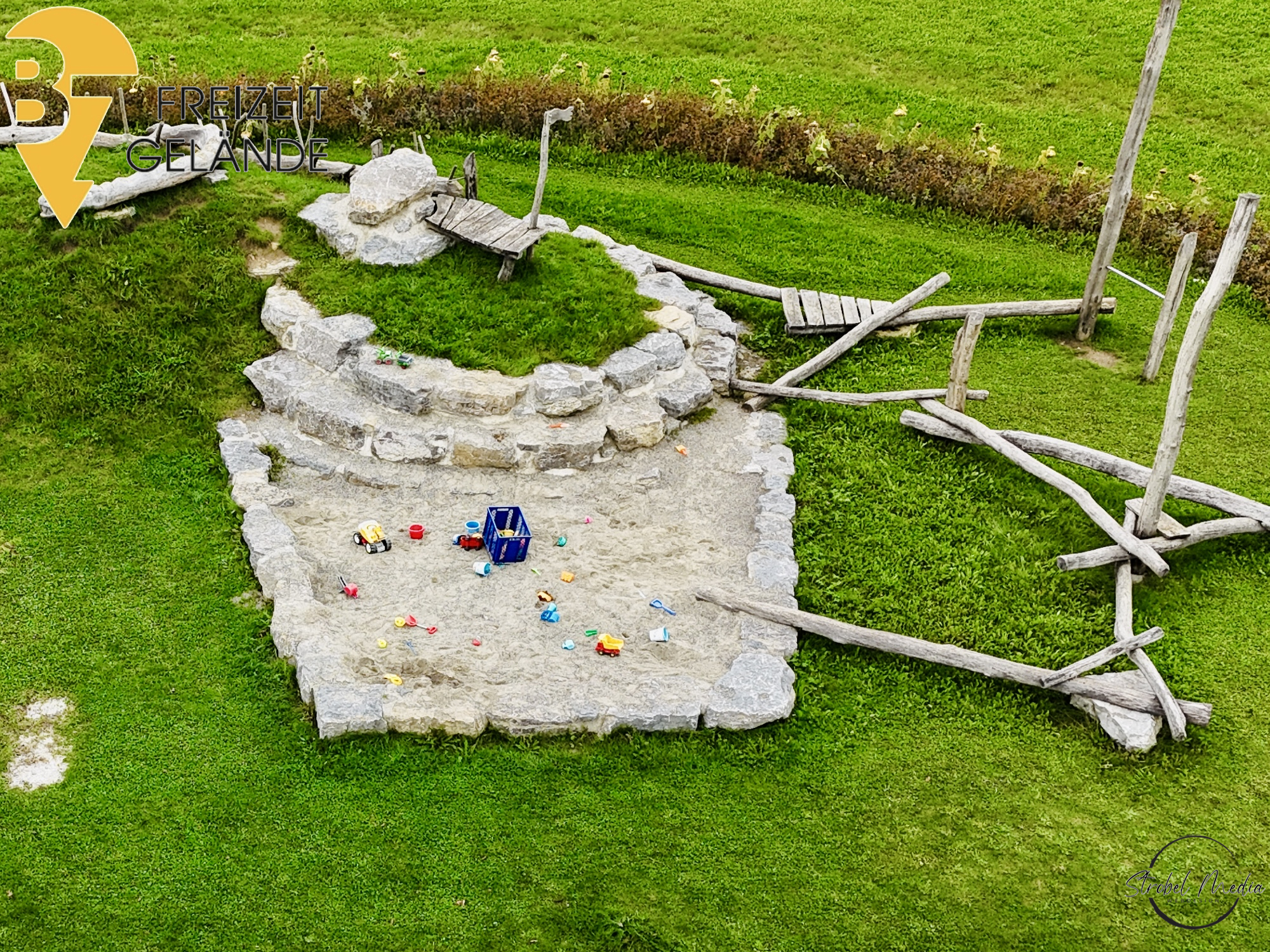 B7 Platz–Bickelsberger-Sport-und-Freizeiteinrichtung-Sandkasten-Ansicht von oben