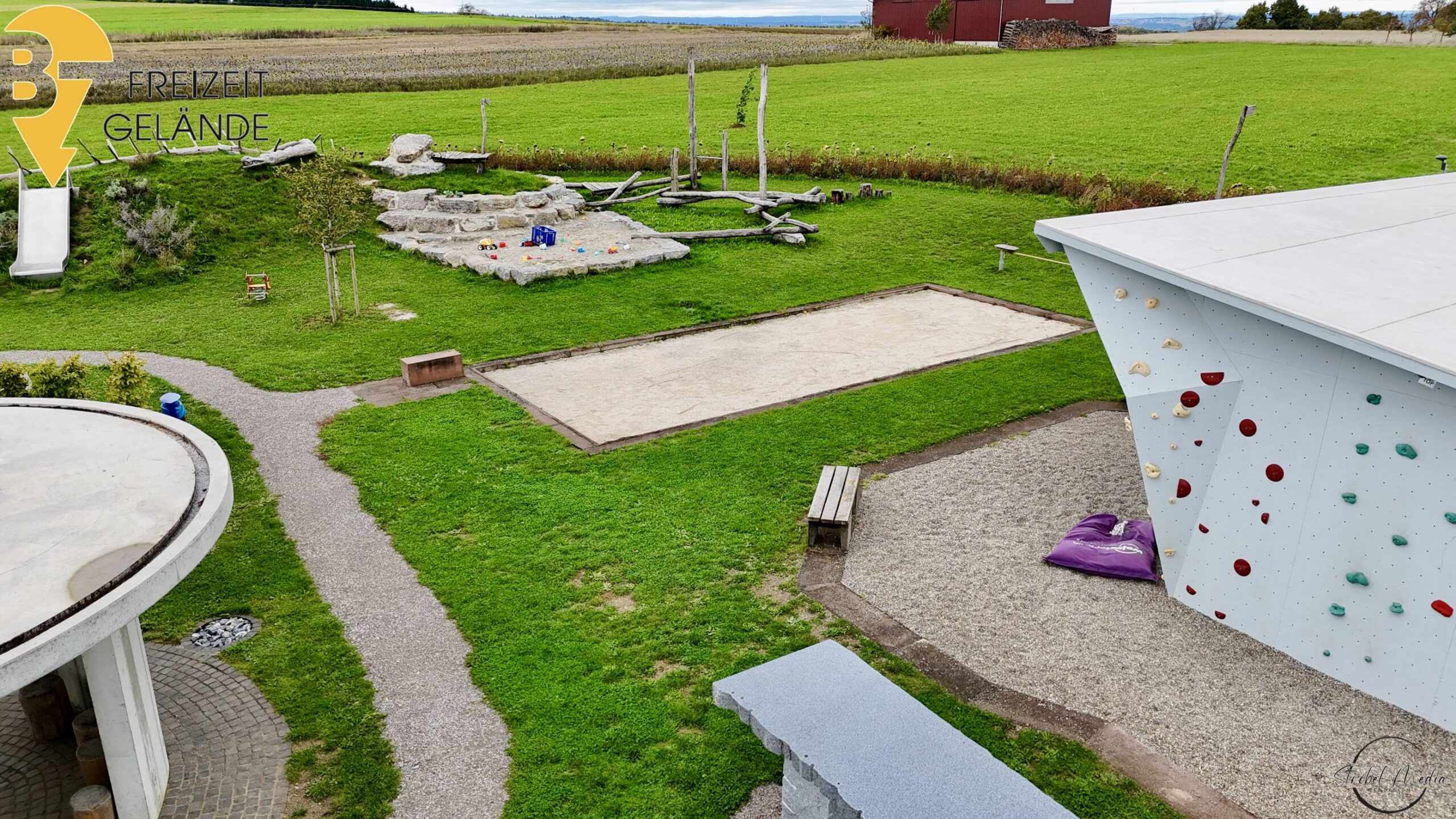 B7 Platz–Bickelsberger-Sport-und-Freizeiteinrichtung-Ansicht-rechts